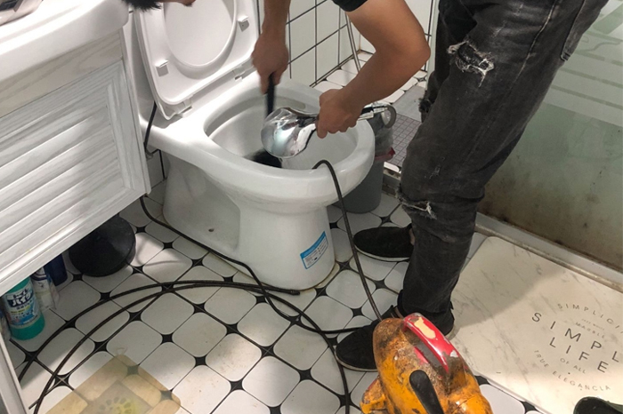 肃南马桶堵塞自己疏通还是找师傅?专业上门服务让你省时更省心